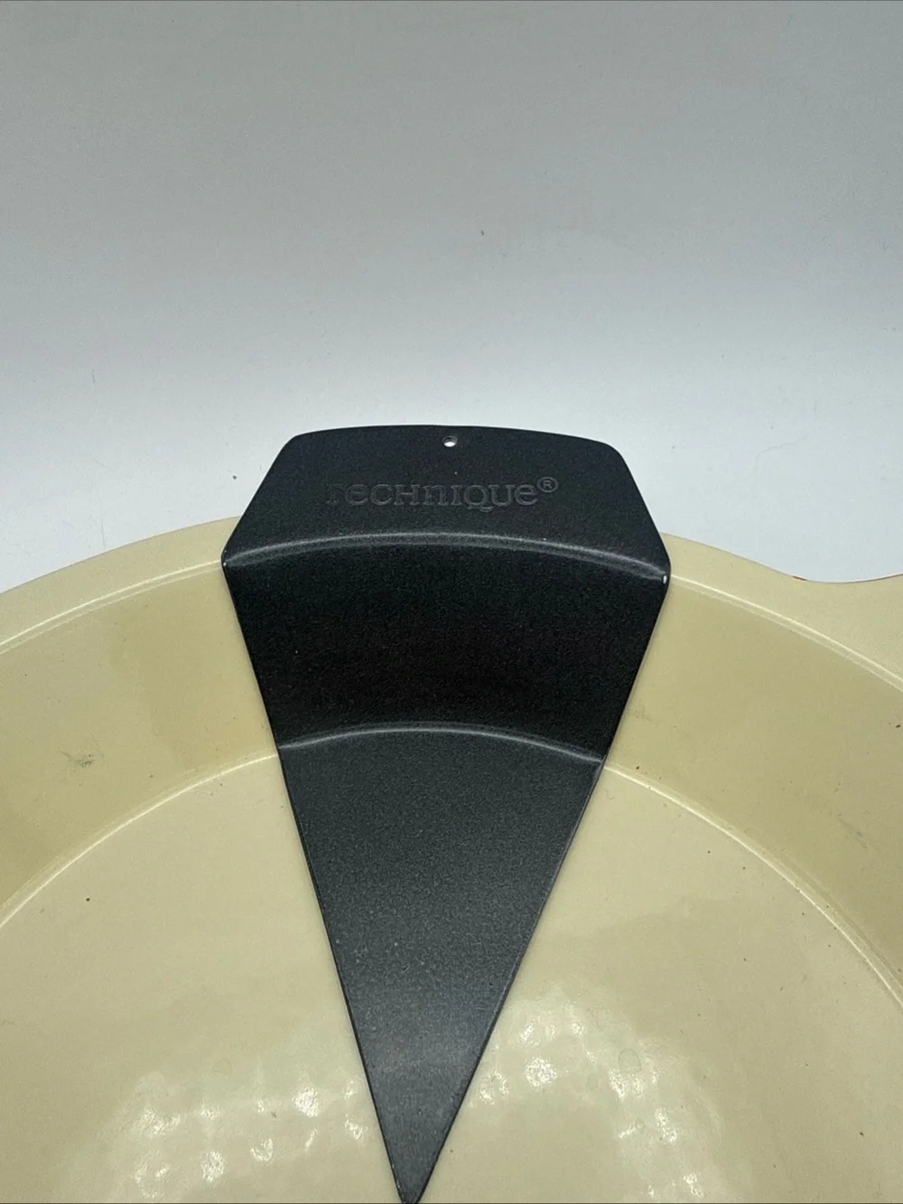 VTG QVC Technique Ceramic Orange/ Cream 10” Pie Plate w/ First One Out Lifter